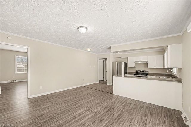 1348 Waybridge Lane, Winston-salem, NC 27103