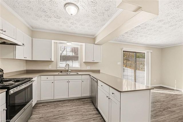 1348 Waybridge Lane, Winston-salem, NC 27103