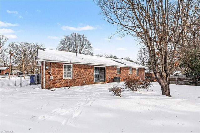 1348 Waybridge Lane, Winston-salem, NC 27103