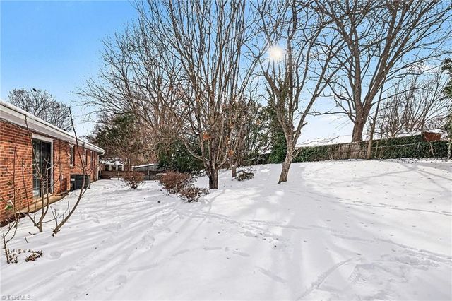 1348 Waybridge Lane, Winston-salem, NC 27103