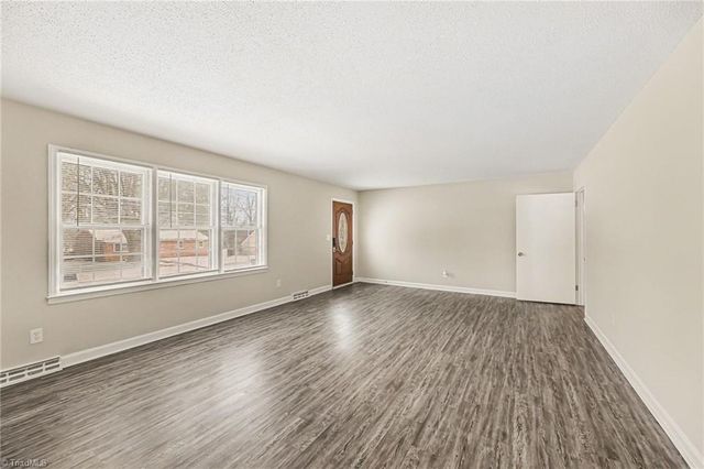 1348 Waybridge Lane, Winston-salem, NC 27103