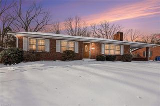 1348 Waybridge Lane, Winston-salem, NC 27103