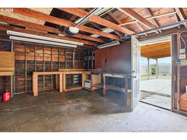 2618 E 26TH St, Vancouver, WA 98661