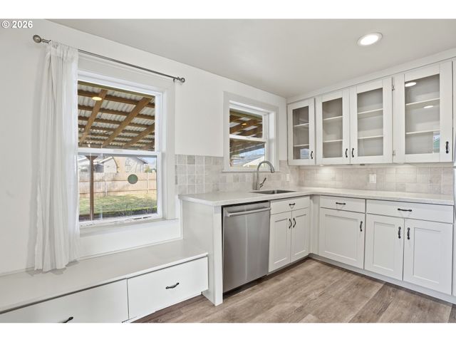 2618 E 26TH St, Vancouver, WA 98661