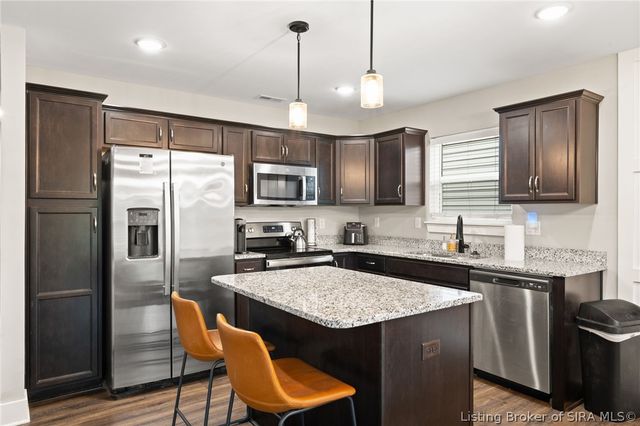 1220 Blackstone Trail, Jeffersonville, IN 47130