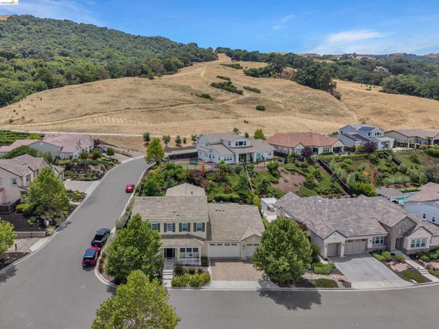 309 Wingfield Ct, Danville, CA 94526