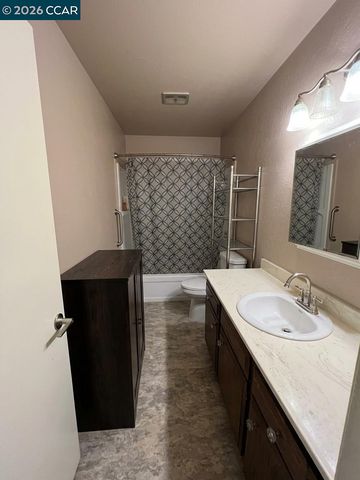 58 Meadowbrook Ave, Pittsburg, CA 94565