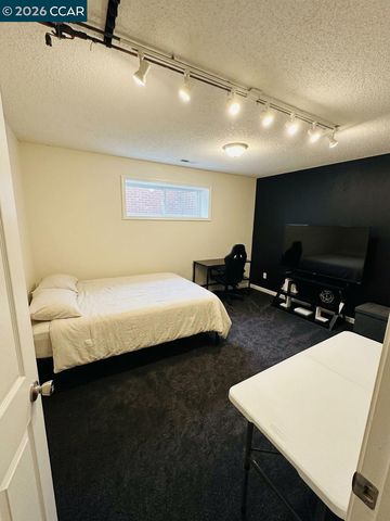 58 Meadowbrook Ave, Pittsburg, CA 94565