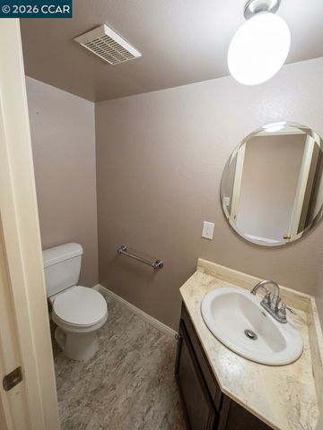 58 Meadowbrook Ave, Pittsburg, CA 94565
