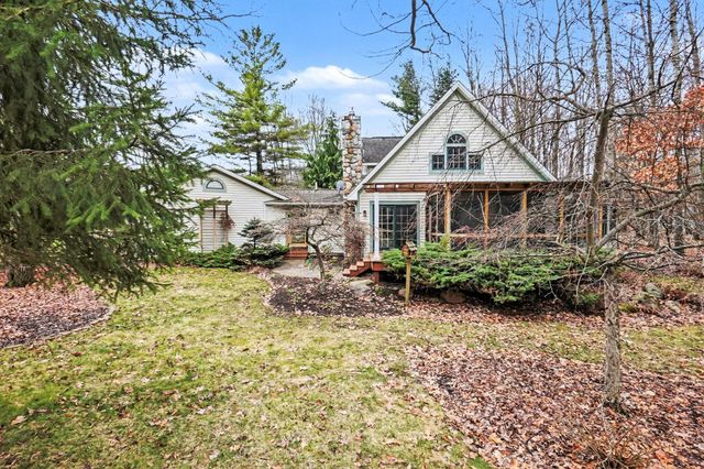 9362 Clubhouse Drive W, Morton Twp, MI 49346