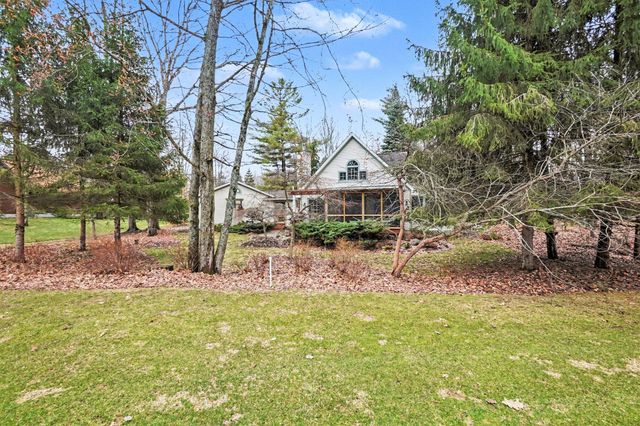 9362 Clubhouse Drive W, Morton Twp, MI 49346