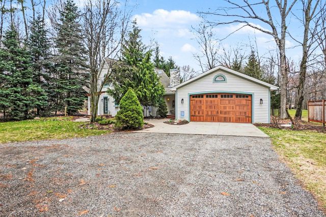 9362 Clubhouse Drive W, Morton Twp, MI 49346