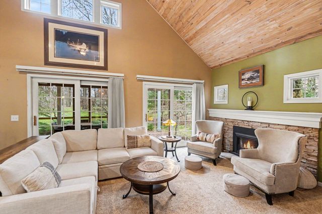 9362 Clubhouse Drive W, Morton Twp, MI 49346