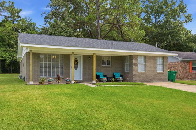 15504 Brandon Dr., Biloxi, MS 39532