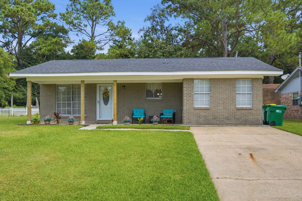 15504 Brandon Dr., Biloxi, MS 39532