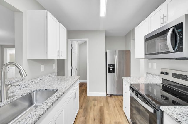 5821 Robinhood Drive, Hanahan, SC 29410