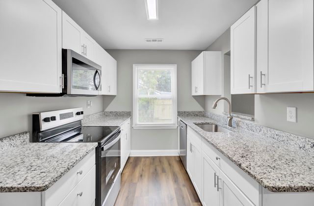 5821 Robinhood Drive, Hanahan, SC 29410