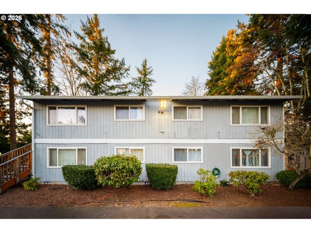 340 S LOCUST St, Canby, OR 97013