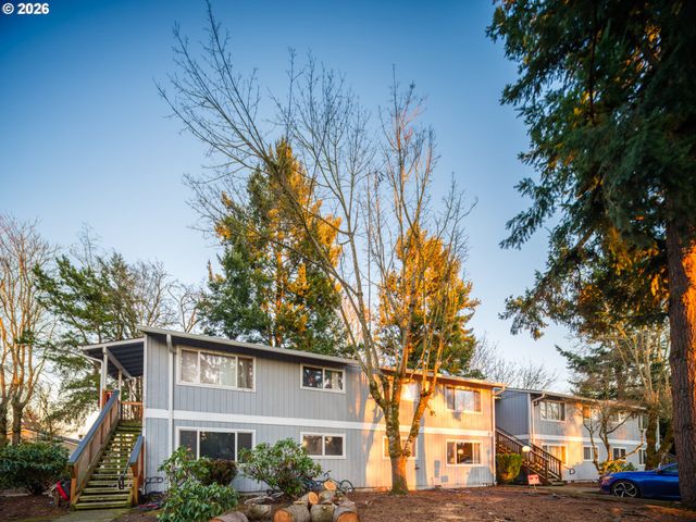 340 S LOCUST St, Canby, OR 97013