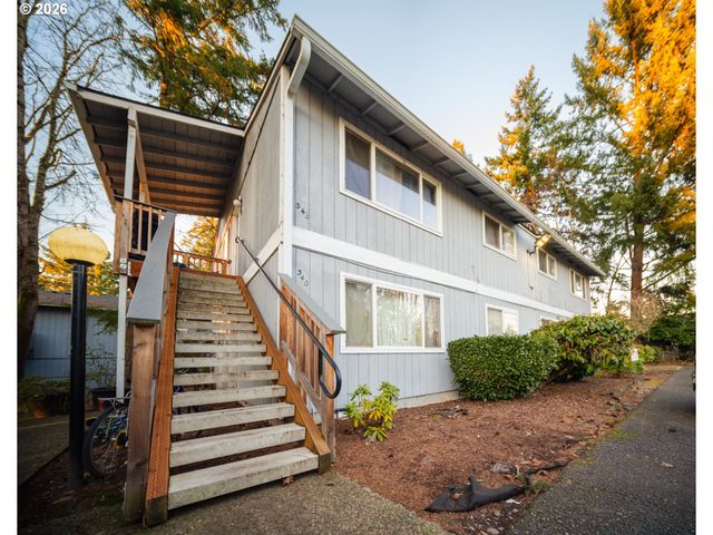 340 S LOCUST St, Canby, OR 97013