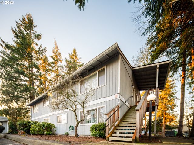 340 S LOCUST St, Canby, OR 97013