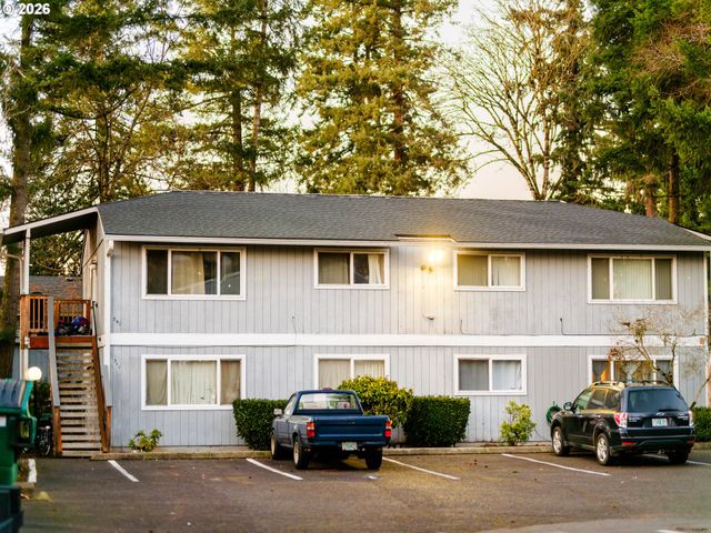 340 S LOCUST St, Canby, OR 97013