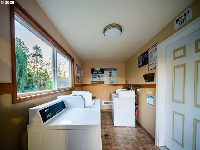 340 S LOCUST St, Canby, OR 97013