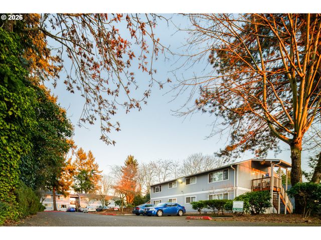 340 S LOCUST St, Canby, OR 97013