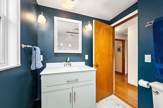 298 Washburn Avenue N, Minneapolis, MN 55405