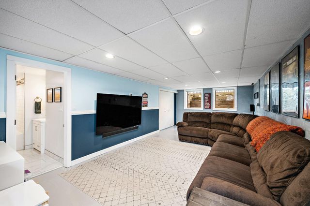 298 Washburn Avenue N, Minneapolis, MN 55405