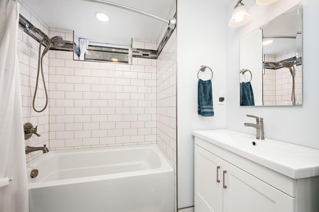 298 Washburn Avenue N, Minneapolis, MN 55405