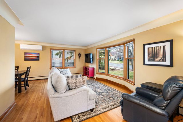 298 Washburn Avenue N, Minneapolis, MN 55405