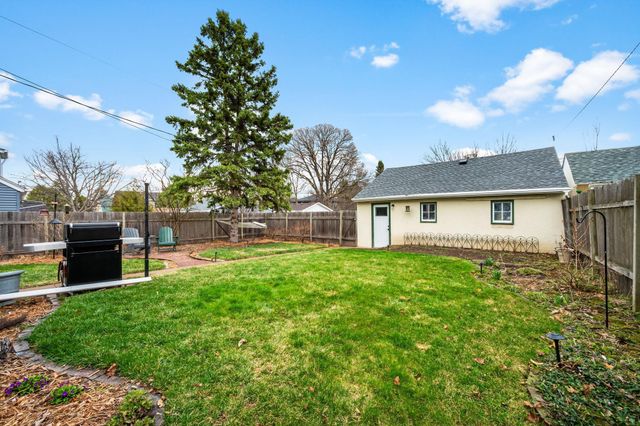 298 Washburn Avenue N, Minneapolis, MN 55405