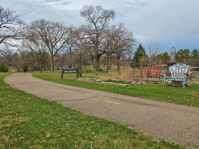 298 Washburn Avenue N, Minneapolis, MN 55405