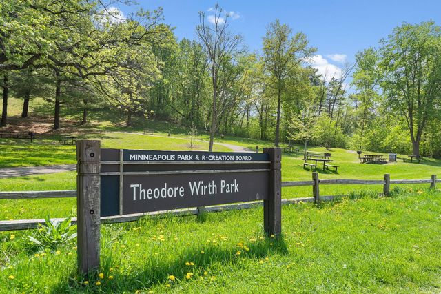 298 Washburn Avenue N, Minneapolis, MN 55405