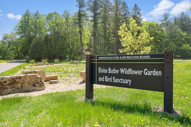 298 Washburn Avenue N, Minneapolis, MN 55405