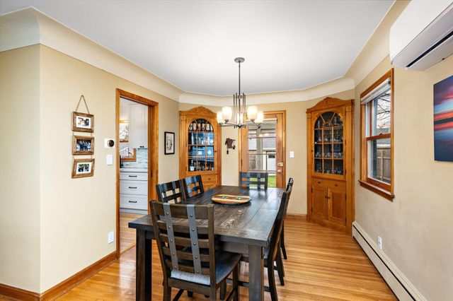 298 Washburn Avenue N, Minneapolis, MN 55405