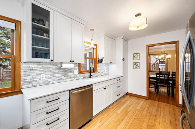 298 Washburn Avenue N, Minneapolis, MN 55405