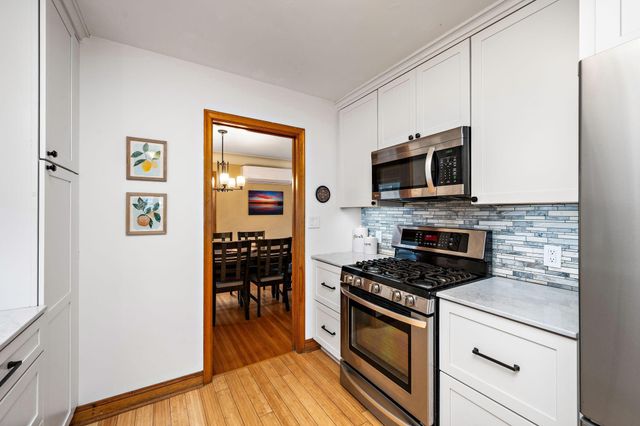 298 Washburn Avenue N, Minneapolis, MN 55405