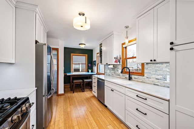 298 Washburn Avenue N, Minneapolis, MN 55405