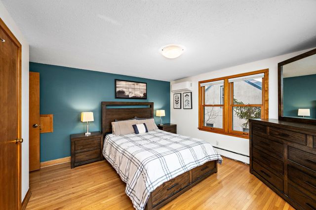 298 Washburn Avenue N, Minneapolis, MN 55405