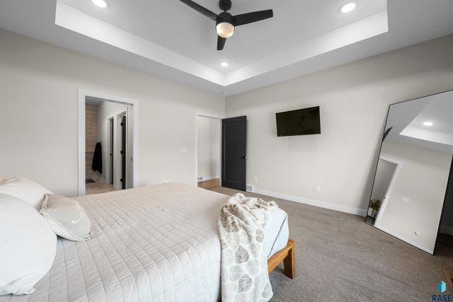 276 Central Park Ct Court, Harrisburg, SD 57032