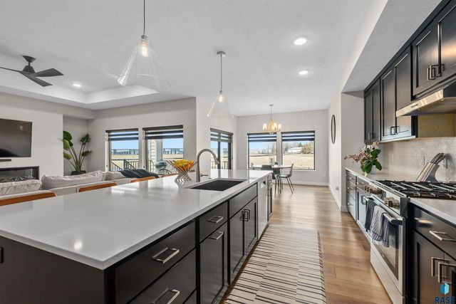 276 Central Park Ct Court, Harrisburg, SD 57032