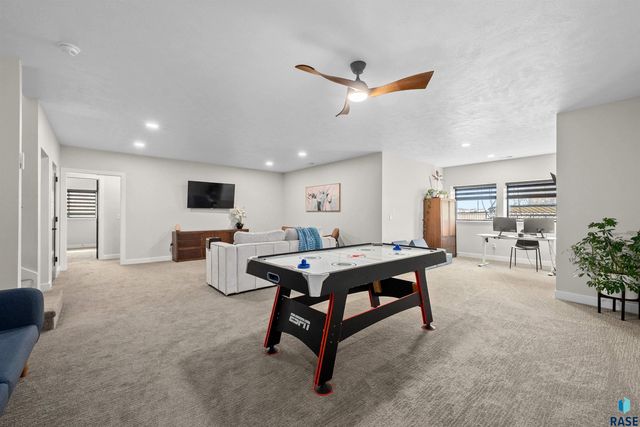 276 Central Park Ct Court, Harrisburg, SD 57032