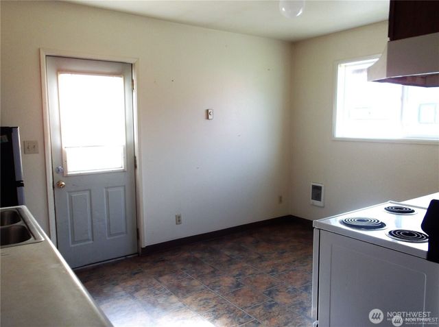 210 212 W Tacoma Avenue, Westport, WA 98595