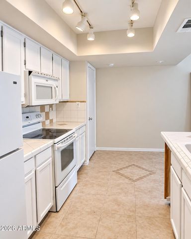 4730 W NORTHERN Avenue 2107, Glendale, AZ 85301