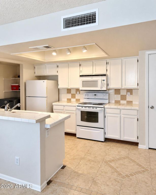 4730 W NORTHERN Avenue 2107, Glendale, AZ 85301 — photo 4