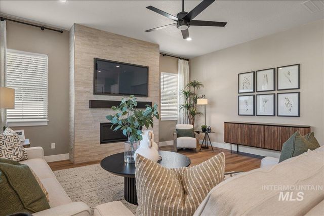 967 N Falling Water Way, Eagle, ID 83616