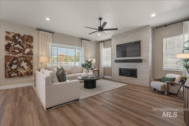 967 N Falling Water Way, Eagle, ID 83616