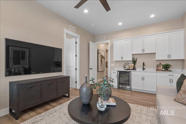 967 N Falling Water Way, Eagle, ID 83616